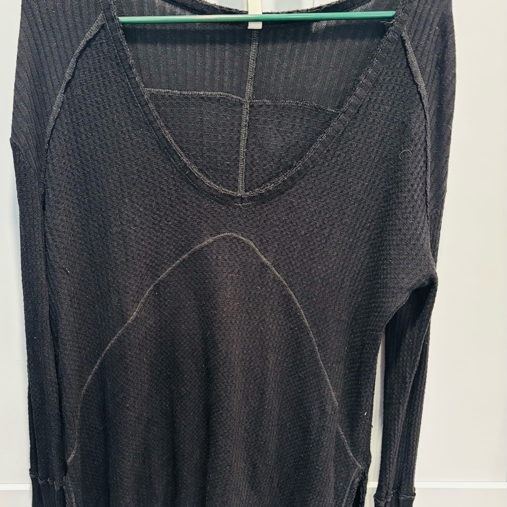 Free People long-sleeve, deep V-neck, waffle-knit tunic top Very oversized S
